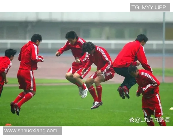 足球明星即将登陆中国的消息引发球迷热议与期待